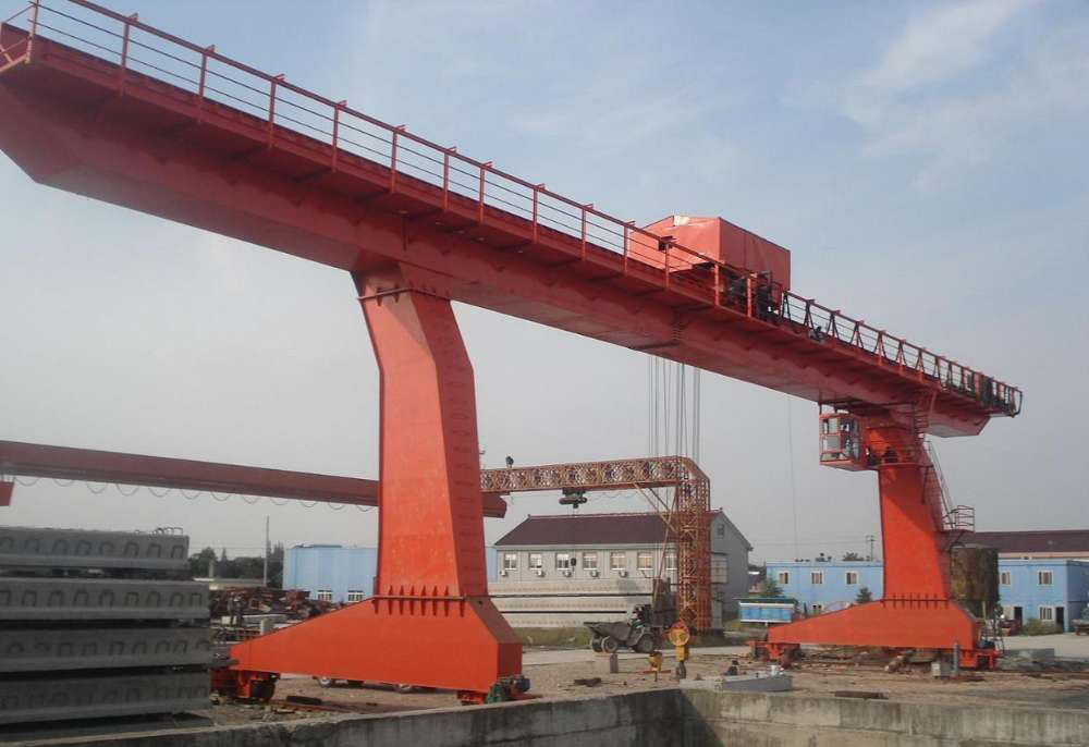 L型單主梁吊鉤門(mén)式起重機(jī)